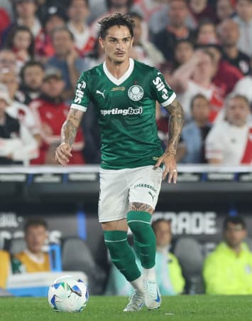 Khellven, lateral do Palmeiras, se recupera de trauma no pé (Photo by Juan MABROMATA / AFP