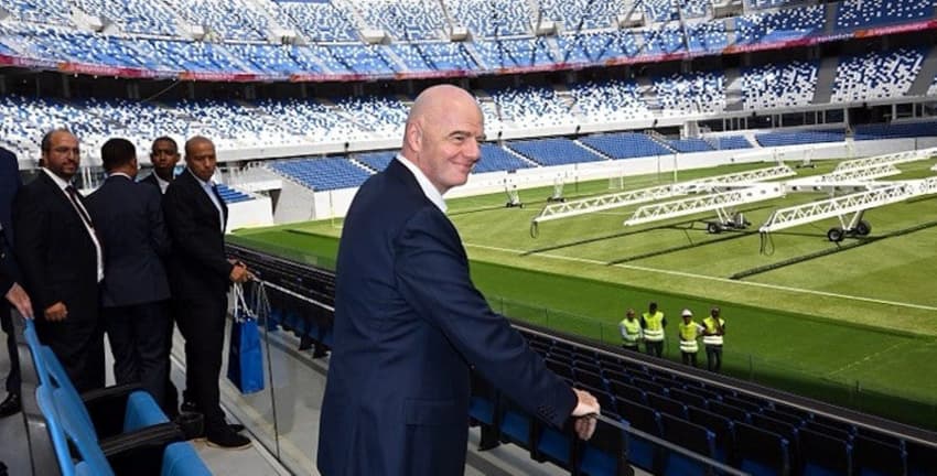 Gianni Infantino durante visita ao Grand Stade de Tanger (Foto: Divulgação / Federação Real Marroquina de Futebol)