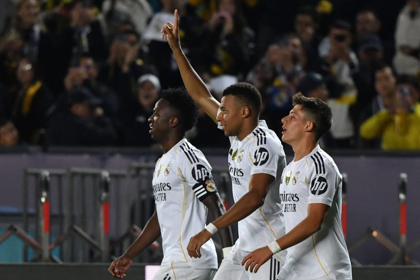 Mbappé comemora gol marcado pelo Real Madrid contra o Kairat, na Champions League