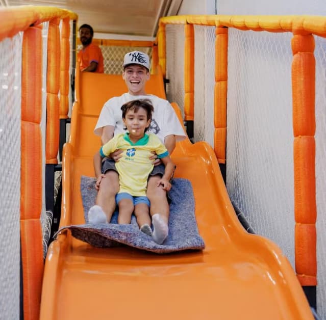 Montoro e filho de Barboza, do Botafogo, durante festa (Foto: Reprodução)