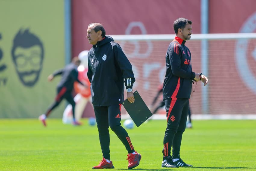 Ramón Díaz e Emiliano Díaz, técnico e auxiliar do Internacional