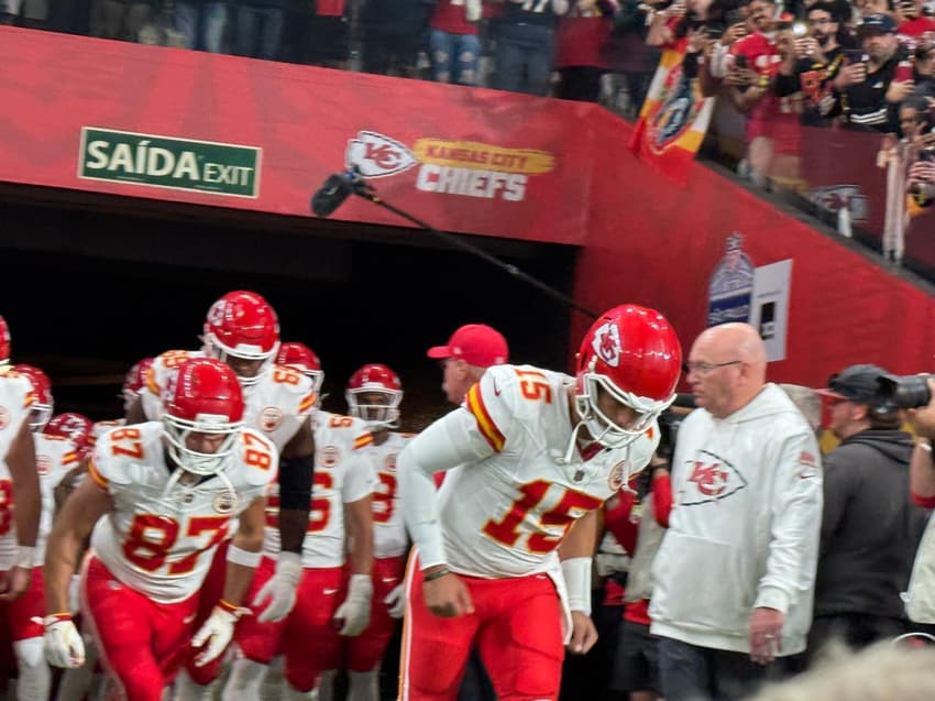 Patrick Mahomes Kansas City Chiefs NFL Brasil Los Angeles Chargers (1)