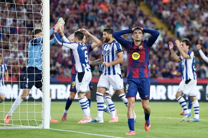 Pedri em ação pelo Barcelona na partida contra o Real Sociedad no Campeonato Espanhol (Foto: Josep Lago / AFP)