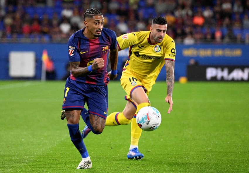 Raphinha em ação no duelo entre Barcelona contra Getafe (Foto: Josep Lago/AFP)