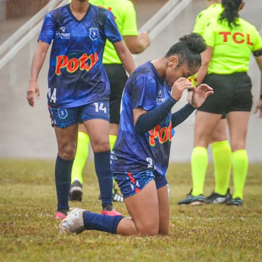 Jogadoras do Realidade Jovem comemoram gol pela Copa do Brasil Feminina (Foto: Andrey Queiroz/RP Fotopress)