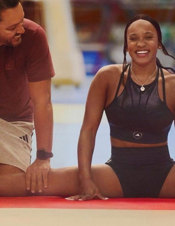 Rebeca Andrade e seu treinador, Xico nos bastidores da gravação (Foto: Reprodução/Instagram)