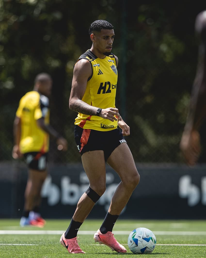 Ruan Tressoldi fará seu primeiro jogo como titular (Foto: Pedro Souza/ Atlético)