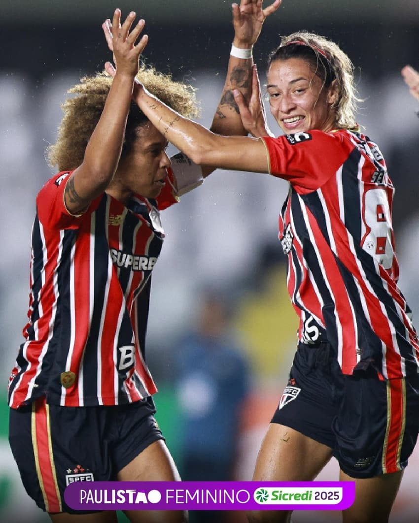 Jogadoras do São Paulo comemoram gol contra o Santos pelo Paulistão Feminino (Foto: Fernanda Luz/Ag. Paulistão)