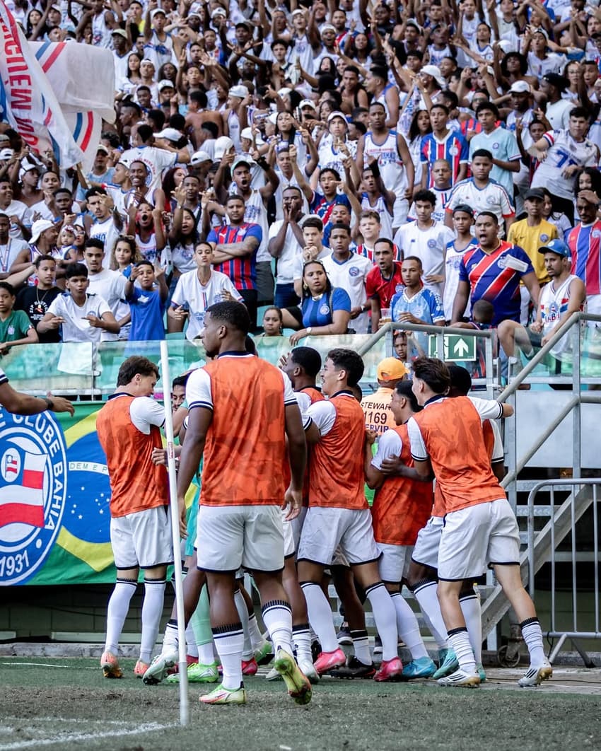 Jogadores do Ceará comemoram gol contra o Bahia na Fonte Nova (Foto: divulgação / Ceará)