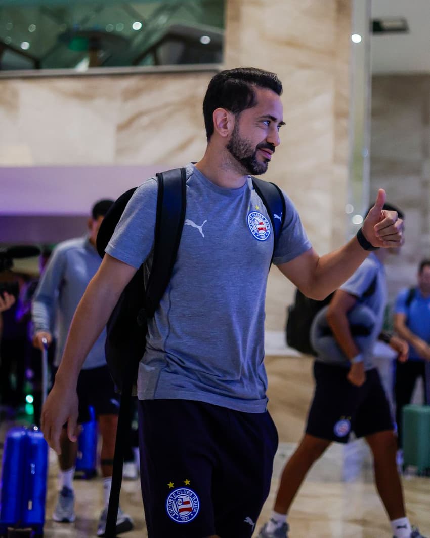Everton Ribeiro na saída do hotel para o Maracanã (Foto: divulgação / EC Bahia)