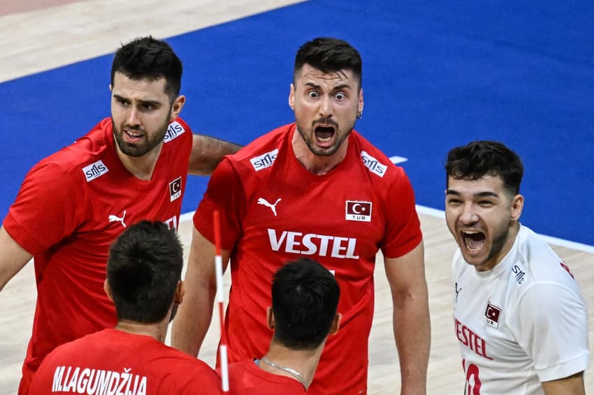 Seleção turca vai para as oitavas de final no Mundial de Vôlei masculino (Foto: STA ROSA/AFP)
