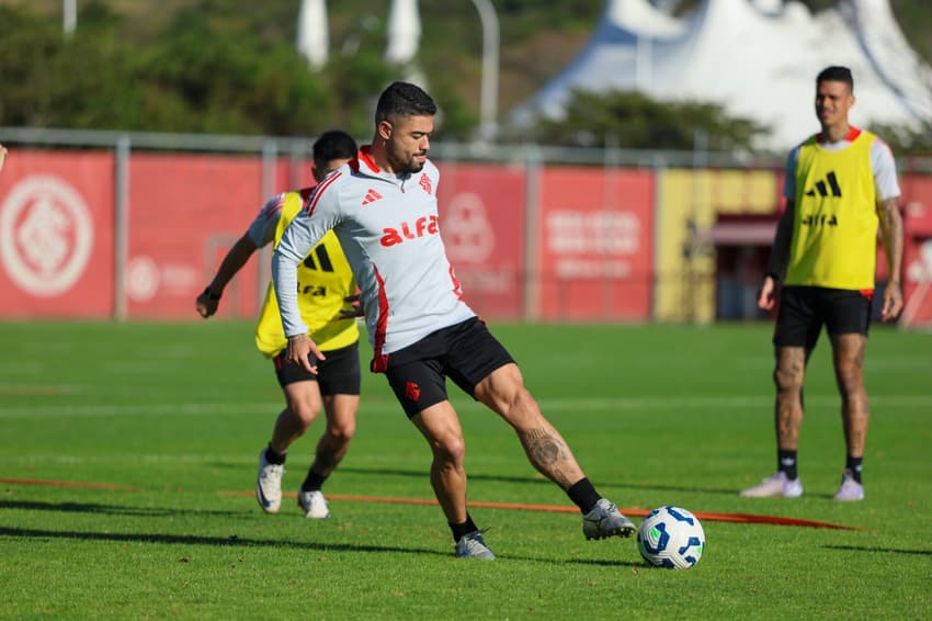 Bruno Tabata, meia do Internacional