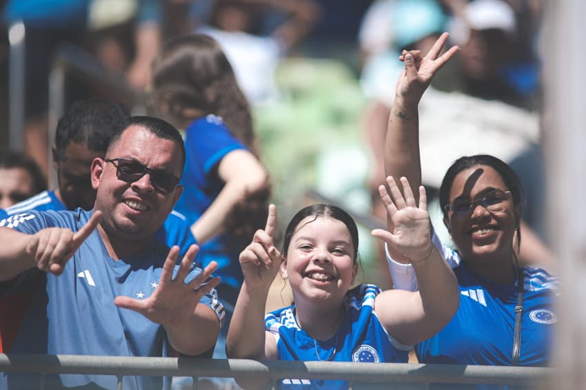 Torcedores presentes na Arena Independência para a final do Brasileirão Feminino entre Cruzeiro e Corinthians