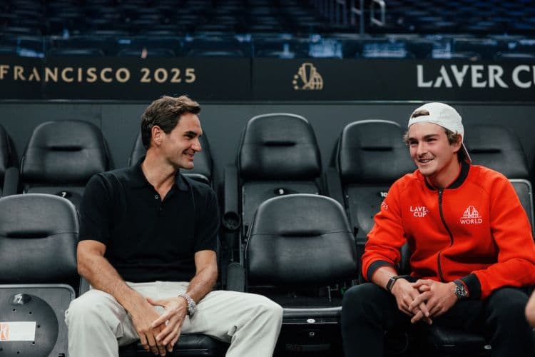 João Fonseca no encontro com Federer na Laver Cup (Divulgação)