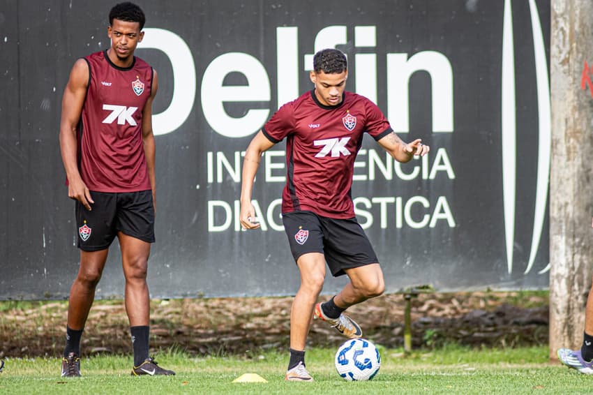 Jogadores do Vitória treinam no Barradão (Foto: Victor Ferreira / EC Vitória)
