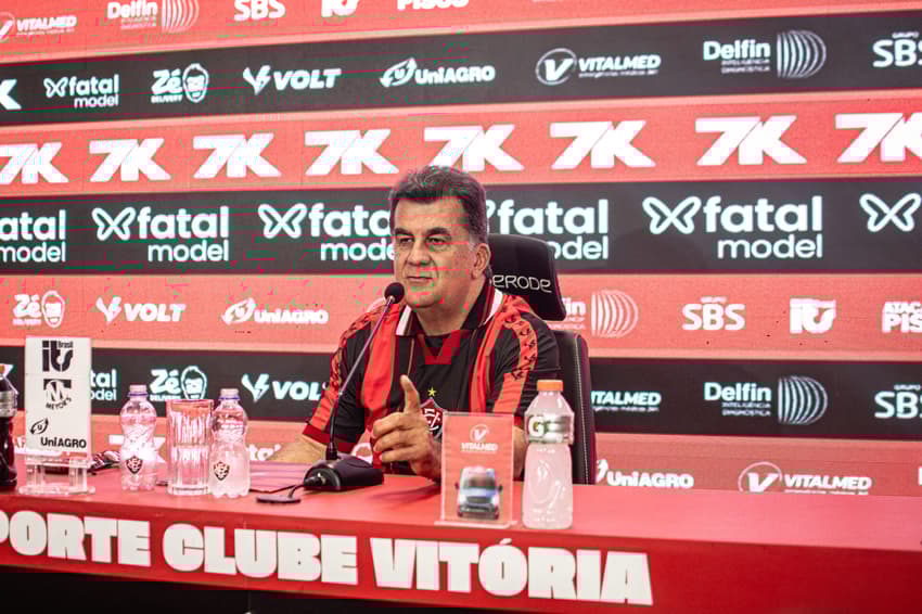 Fábio Mota em entrevista coletiva (Foto: Victor Ferreira / EC Vitória)