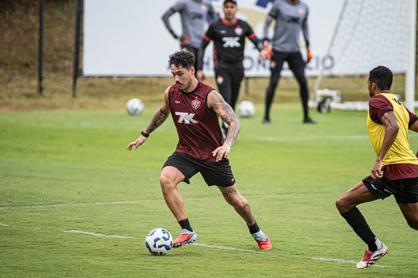 Lucas Halter em treino preparatório do Vitória antes da partida contra o Grêmio (Foto: Victor Ferreira / EC Vitória)