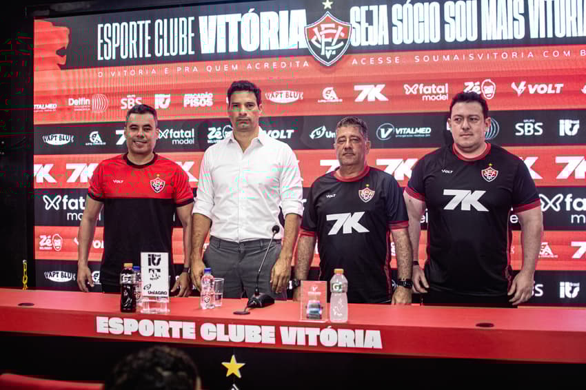 Nova comissão técnica do Vitória é apresentada no Barradão (Foto: Victor Ferreira / EC Vitória)