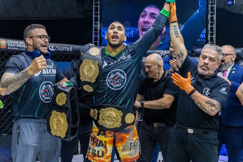 Vitor Costa é bicampeão do JF (Foto: Bruno Limoeiro / Jungle Fight)