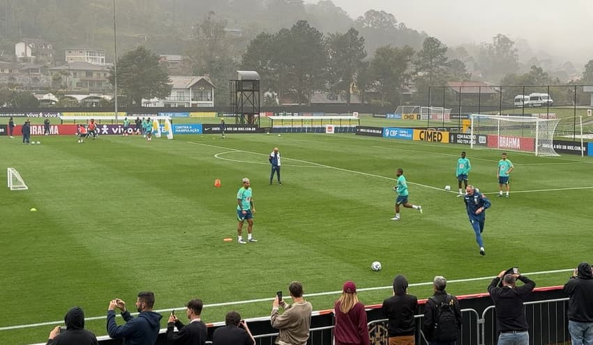 Seleção Brasileira em treino na Granja Comary (Foto: Leonardo Bessa/Lance!)