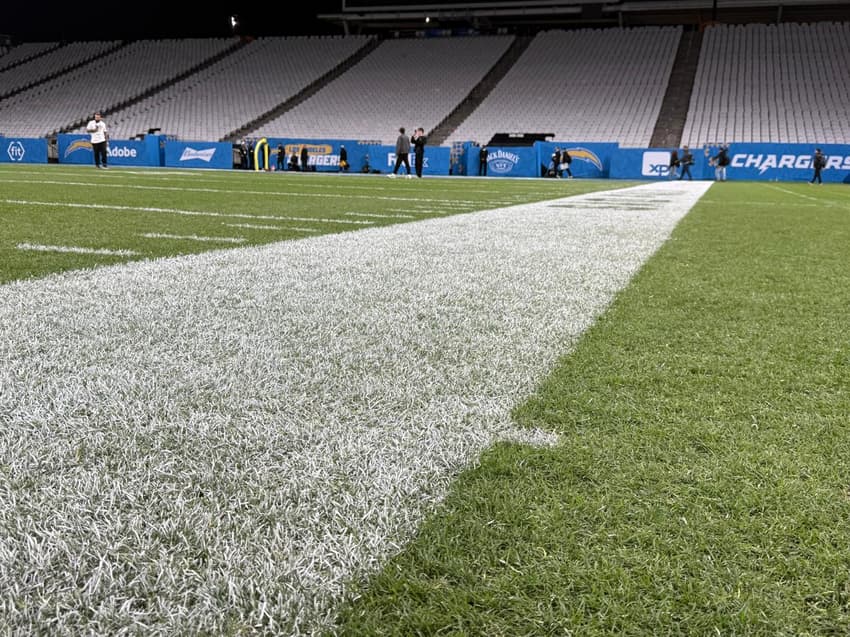 Gramado da Neo Química Arena em jogo da NFL