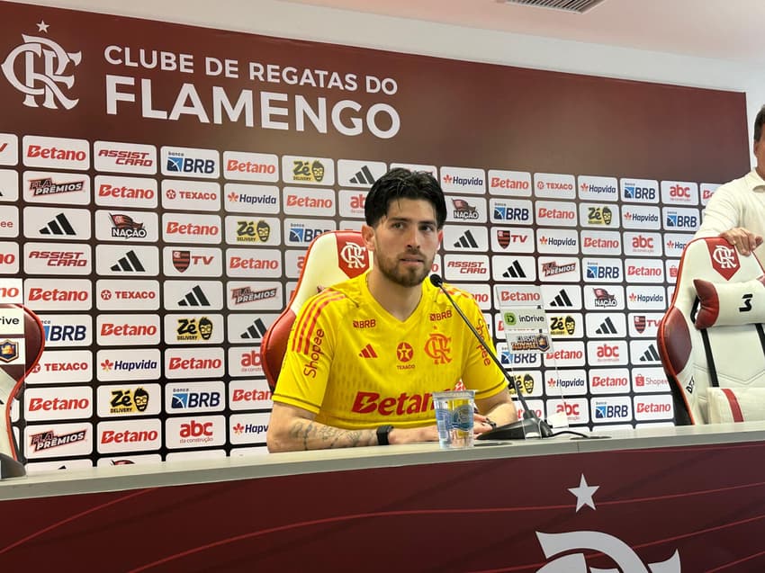 Rossi, do Flamengo, em entrevista coletiva no Ninho do Urubu (Foto: Lucas Bayer/Lance!)