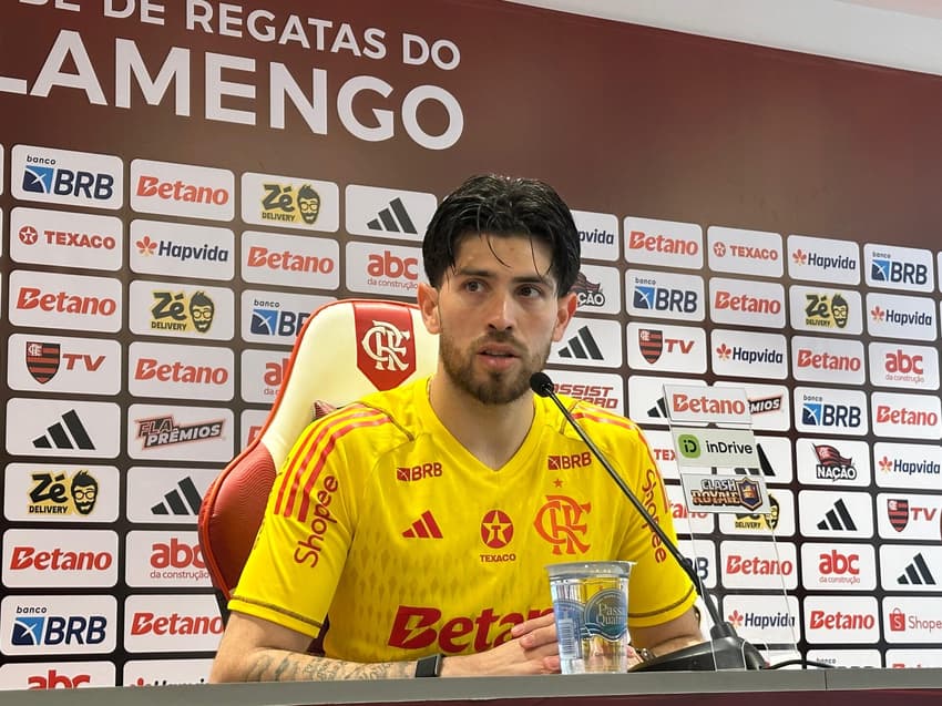 Rossi, do Flamengo, em entrevista coletiva no Ninho do Urubu (Foto: Lucas Bayer/Lance!)