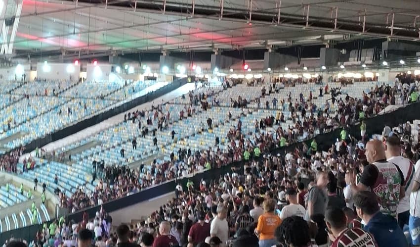 Confusão entre policiais e argentinos em Fluminense x Lanús (Foto: Reprodução)