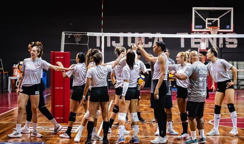 Jogadoras do Tijuca Tênis Clube durante treinamento (Foto: Thiago Mendes / Divulgação TTC)