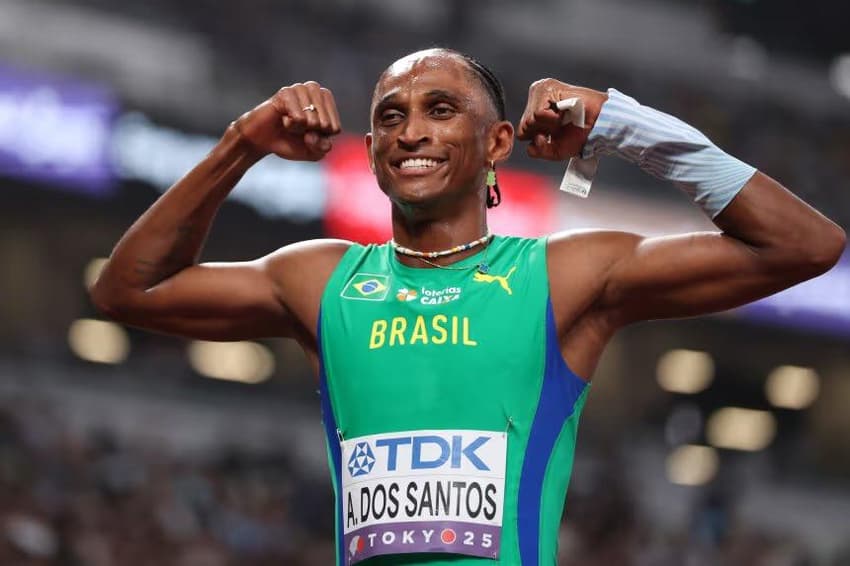 Alison do Santos disputa final do 400m com barreiras do Mudial de atletismo (Foto: Reprodução X)