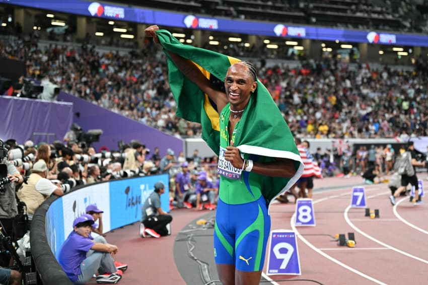 Alison dos Santos levou a medalha de prata em 2025