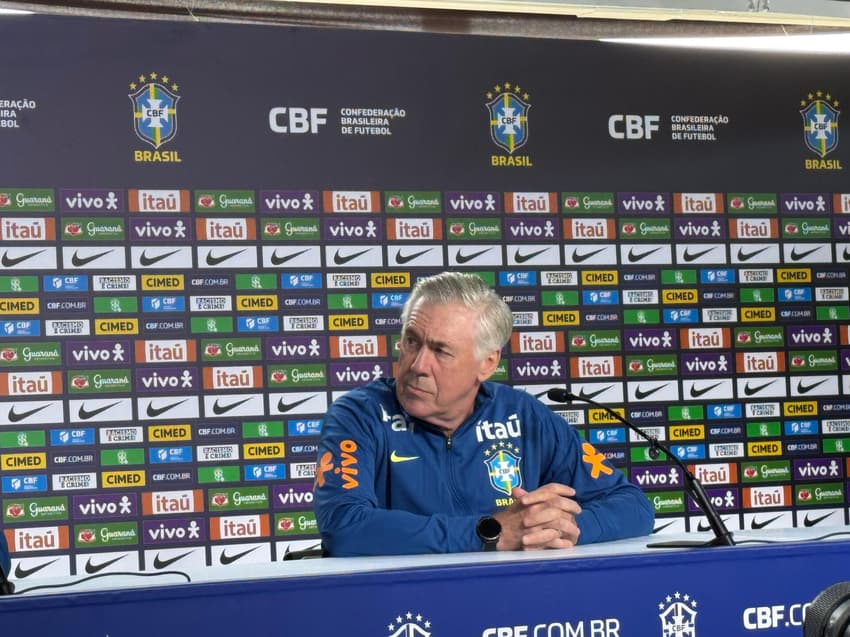 Carlo Ancelotti em entrevista coletiva