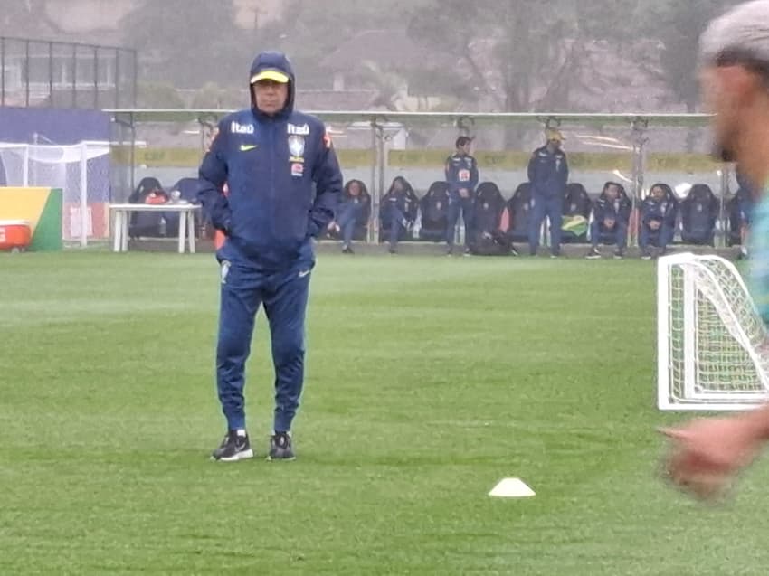 Carlo Ancelotti apenas acompanhou a primeira parte do treino no CT da Seleção