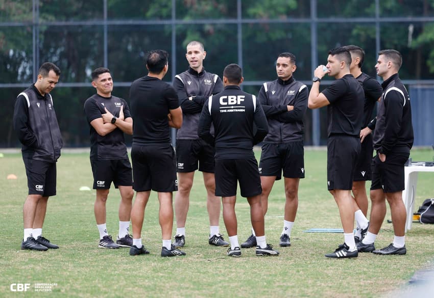 Arbitragem brasileira tem passado pro treinamento contínuo para diminuir erros