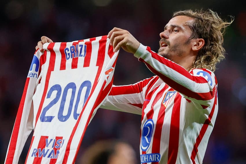 Antoine Griezmann chegou ao gol de número 200 pelo Atlético de Madrid (Foto: Oscar DEL POZO / AFP)