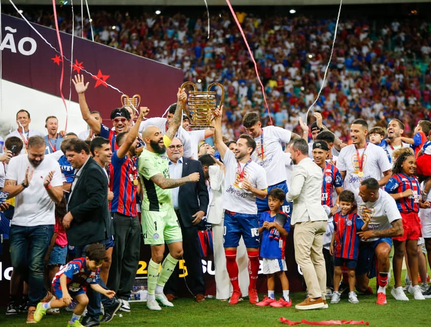 Jogadores do Bahia comemoram titulo de campeão da Copa do Nordeste (Foto: Marcio Jose/AGIF)