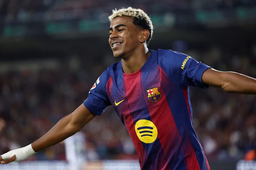 Lamine Yamal em ação pelo Barcelona (Foto: Josep LAGO / AFP)