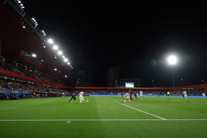 Estádio Johan Cruyff recebeu jogos do Barcelona (Foto: Lluis GENE / AFP)