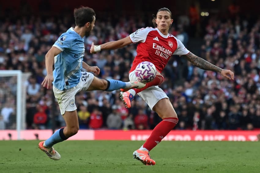 Bernardo Silva em ação pelo Manchester City (Foto: Glyn KIRK / AFP)