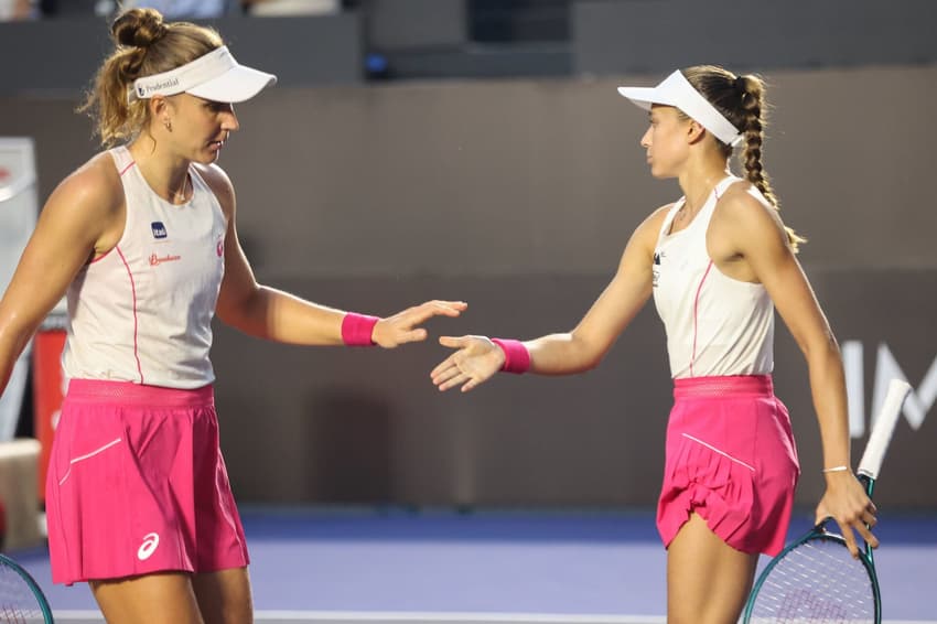 Bia Haddad e Ana Candiotto foram superadas na estreia