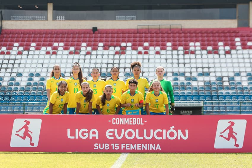 Seleção Brasileira em campo pela Conmebol Evolução Feminina Sub-15 (Foto: Conmebol)