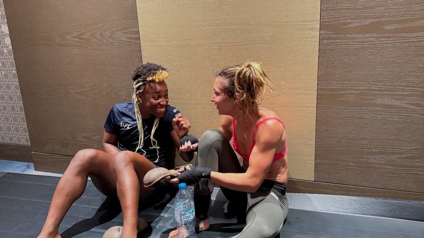 Burguesinha e Amanda Ribas treinam juntas (Foto: Reprodução Instagram Alexia Thainara)
