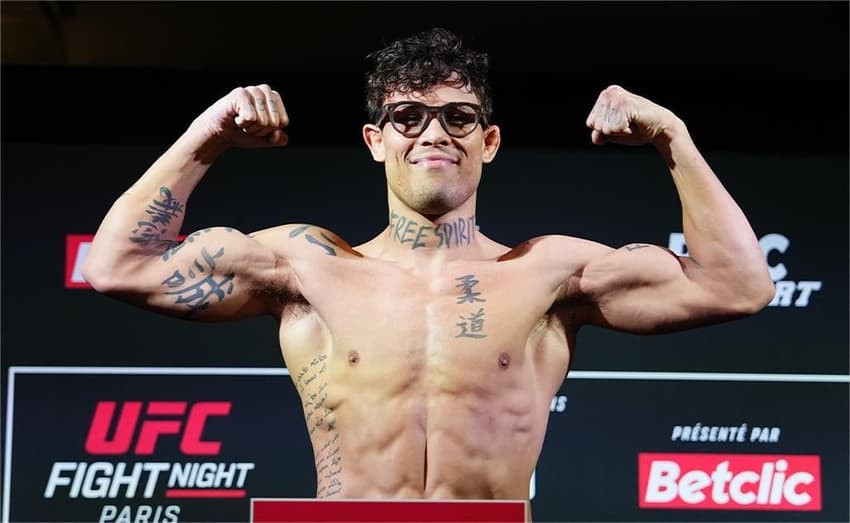 Borralho provoca torcida na pesagem do UFC Paris (Foto: Reprodução UFC)