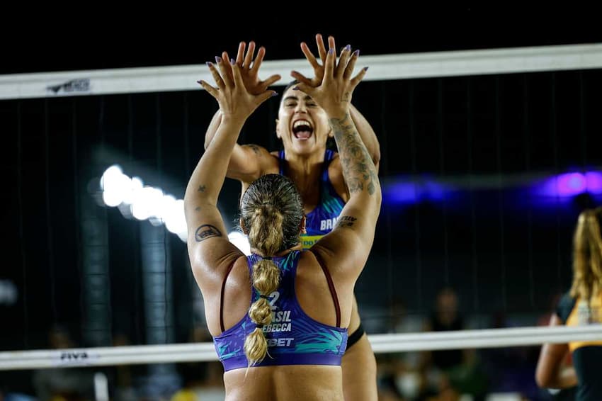 Carol e Rebecca no Elite 16 (Foto: Divulgação)