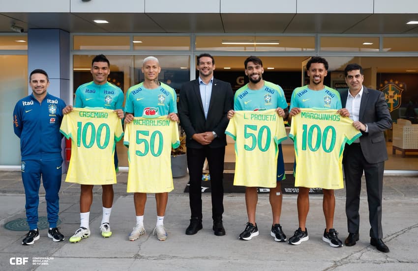 Jogadores da Seleção foram homenageados pela CBF (Foto: Rafael Ribeiro/CBF)