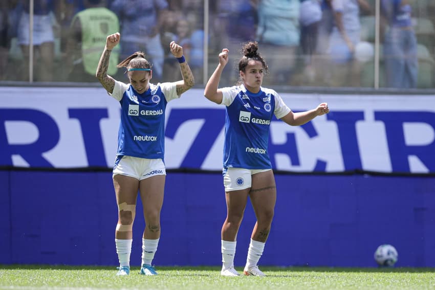 Jogadoras do Cruzeiro comemoram gol na final do Brasileirão Feminino (Foto: Cris Mattos/Staff Images Woman/CBF)