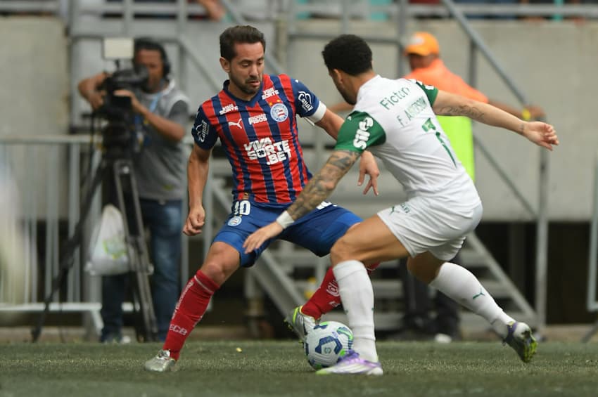 Everton Ribeiro x Felipe Anderson em Vitória x Palmeiras (Foto: Jhony Pinho/AGIF)