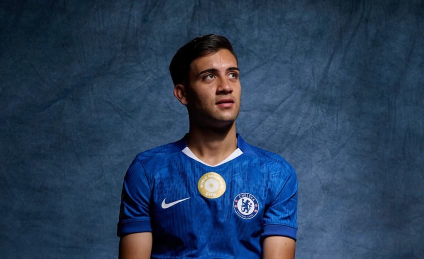 Facundo Buonanotte foi anunciado pelo Chelsea (Foto: Divulgação / Chelsea)