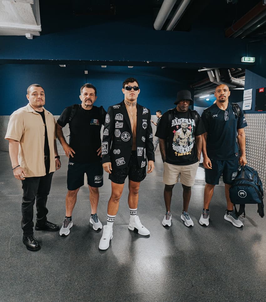 Equipe Fighting Nerds no UFC Paris (Foto: Instagram Caio Borralho)