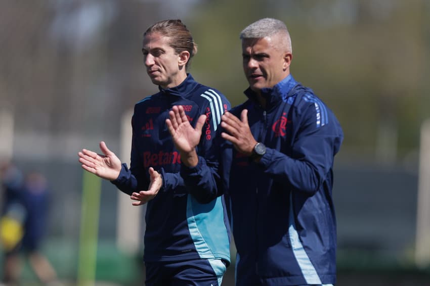 Comissão técnica avalia equipe para enfrentar o Corinthians
